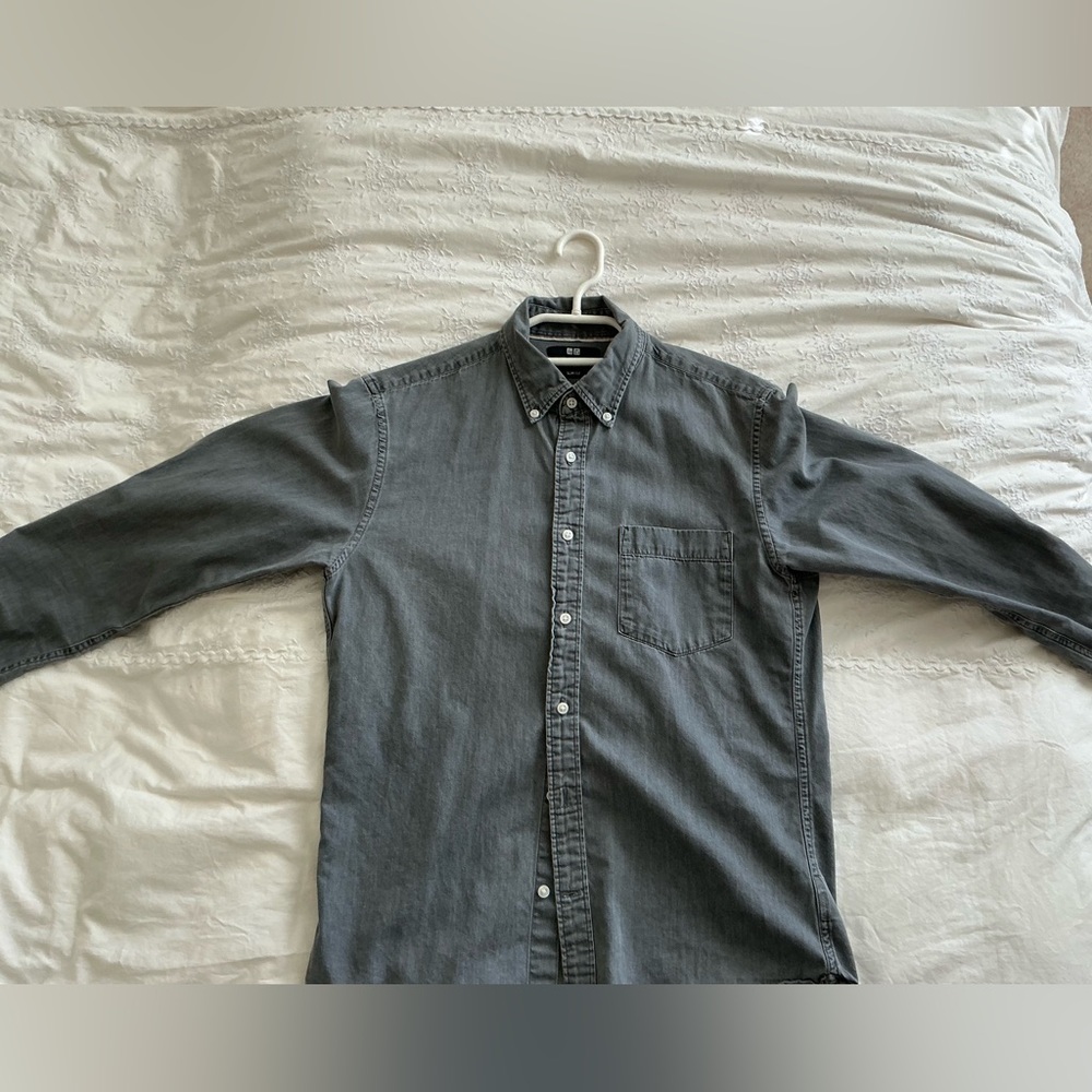 Uniqlo Casual Button-Up Shirt - Charcoal Gray - Picture 2 of 4